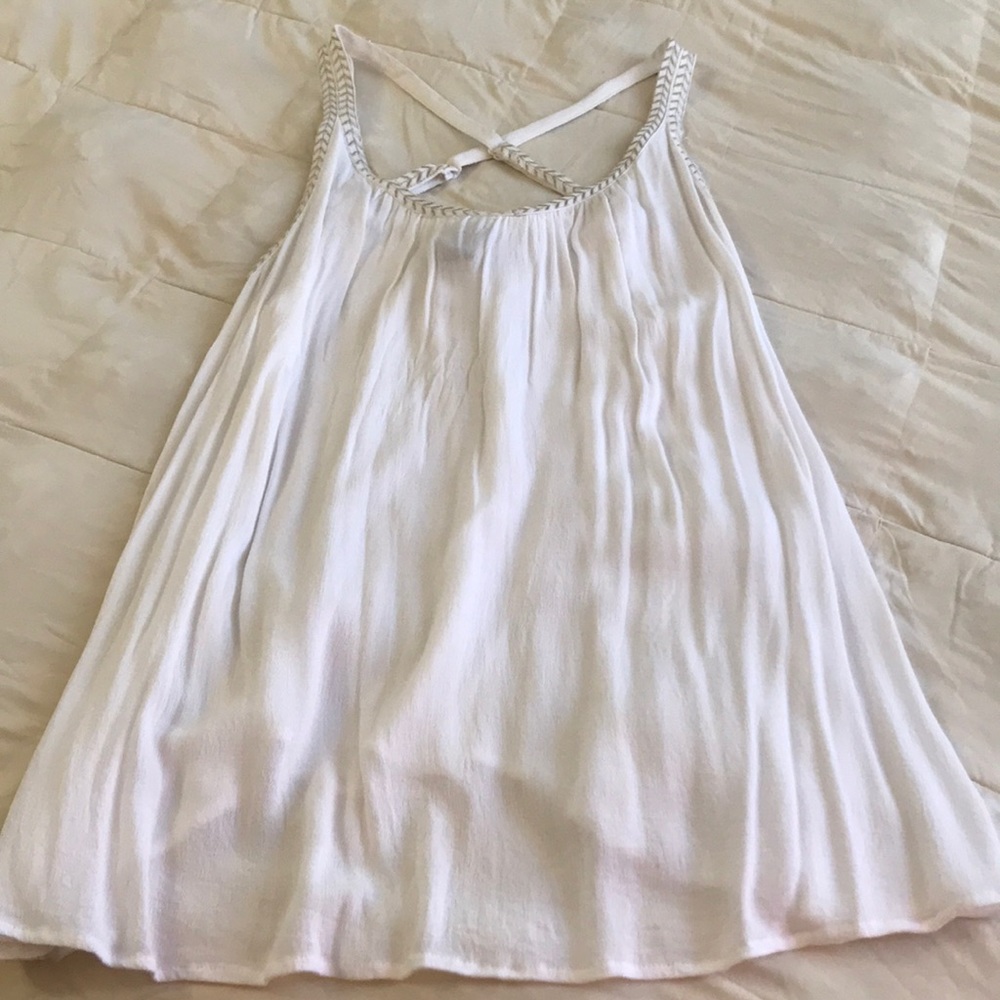 Torrid white tank size 2. Criss cross back